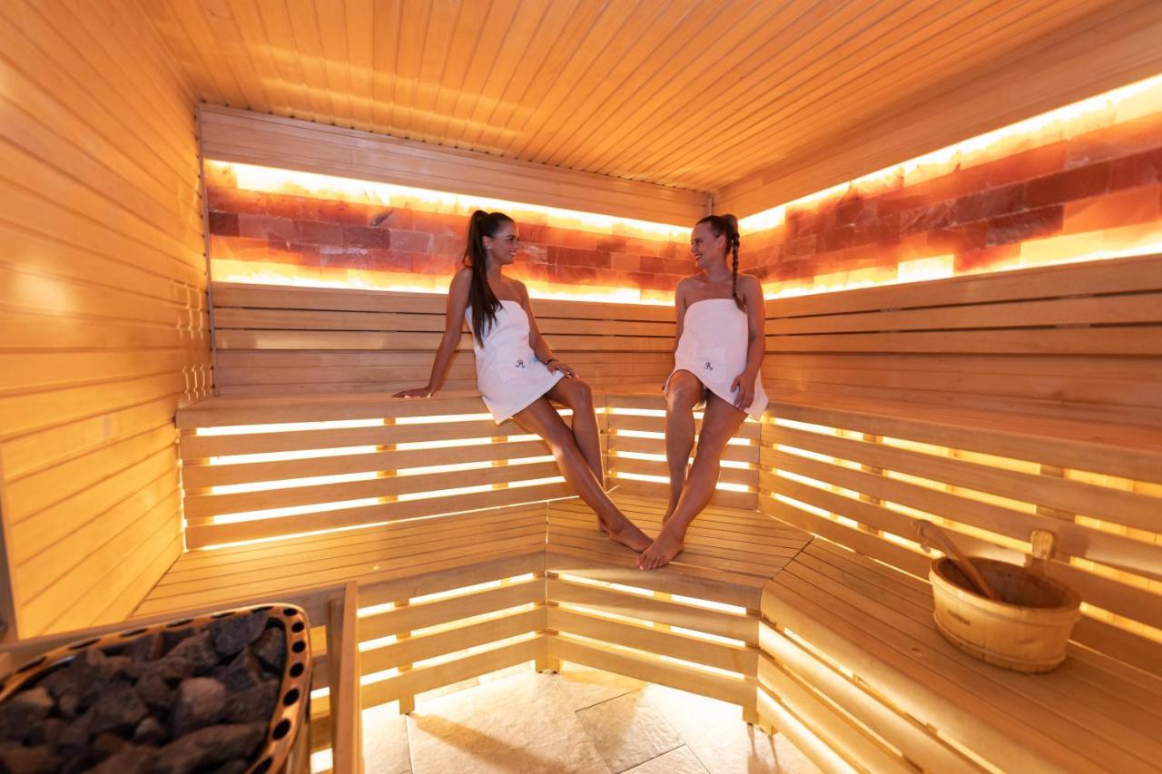 Wellness & Spa Hotel Villa Regenhart Jeseník エクステリア 写真