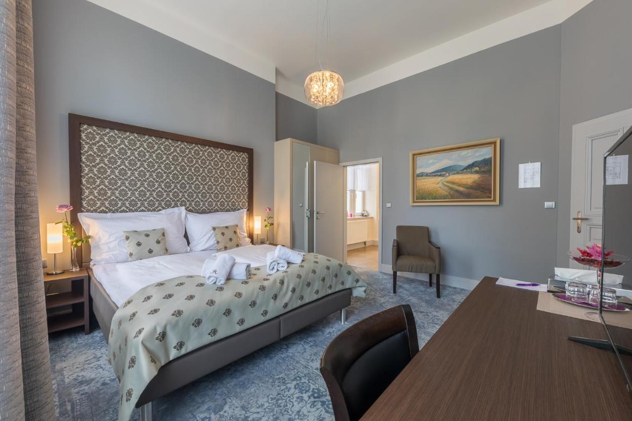 Wellness & Spa Hotel Villa Regenhart Jeseník エクステリア 写真