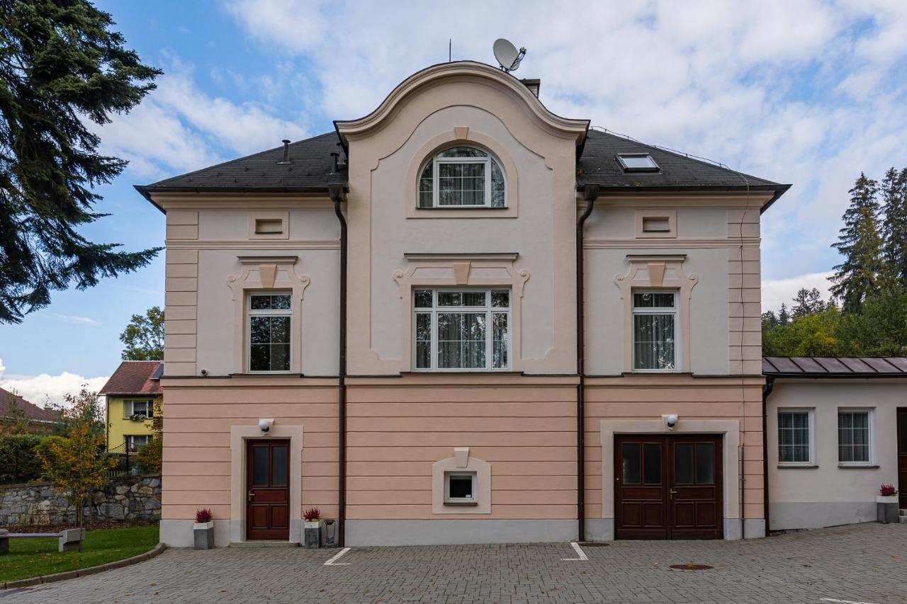 Wellness & Spa Hotel Villa Regenhart Jeseník エクステリア 写真