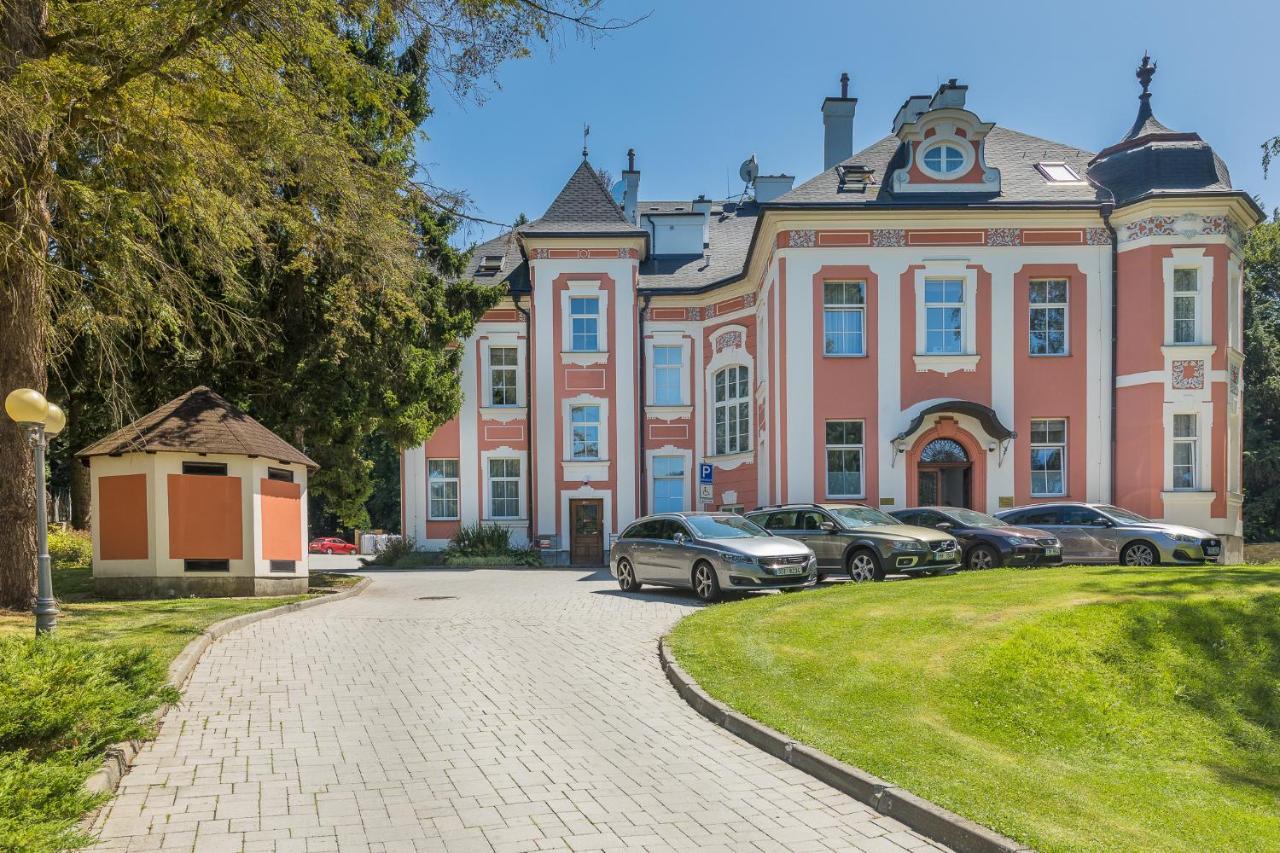 Wellness & Spa Hotel Villa Regenhart Jeseník エクステリア 写真