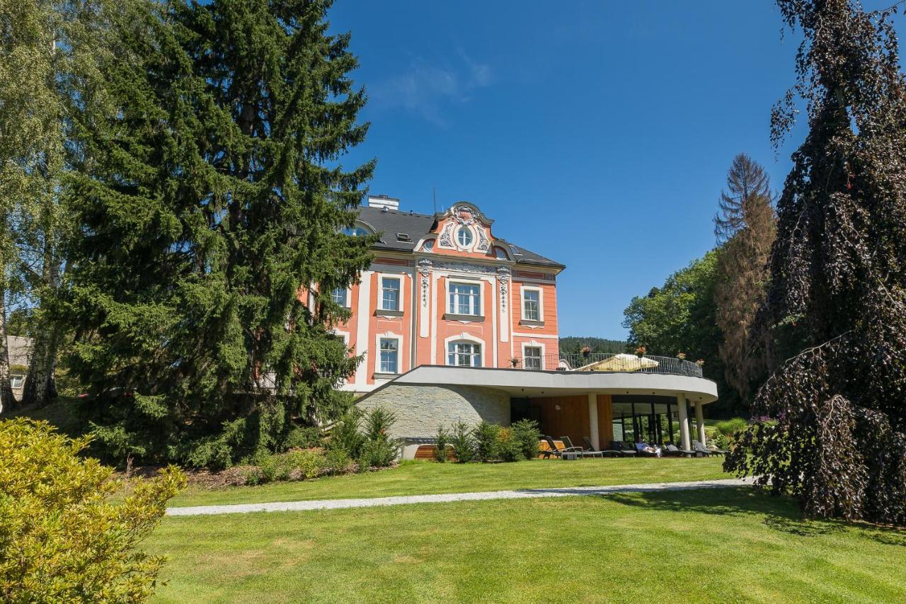 Wellness & Spa Hotel Villa Regenhart Jeseník エクステリア 写真
