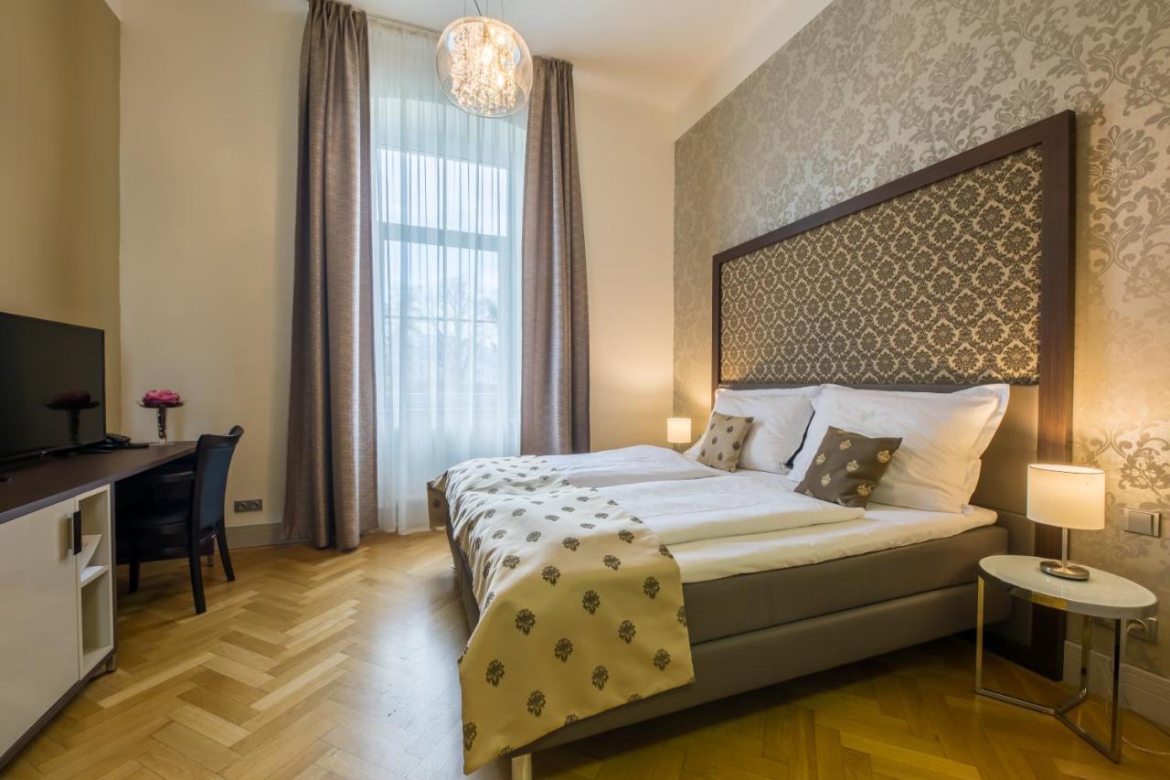 Wellness & Spa Hotel Villa Regenhart Jeseník エクステリア 写真