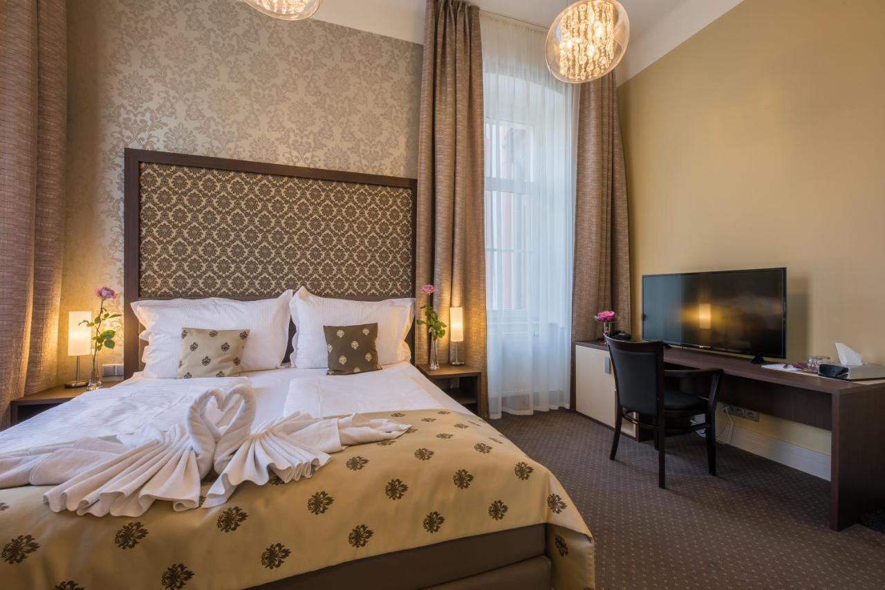 Wellness & Spa Hotel Villa Regenhart Jeseník エクステリア 写真