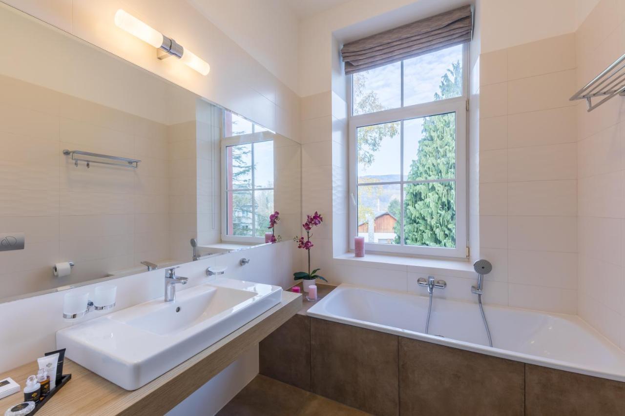 Wellness & Spa Hotel Villa Regenhart Jeseník エクステリア 写真