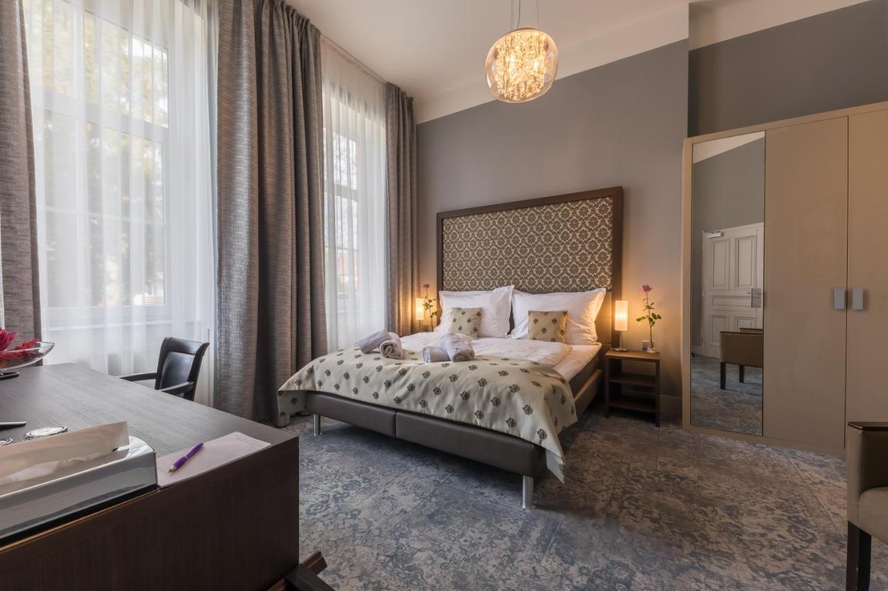 Wellness & Spa Hotel Villa Regenhart Jeseník エクステリア 写真
