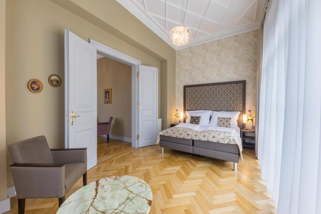 Wellness & Spa Hotel Villa Regenhart Jeseník エクステリア 写真